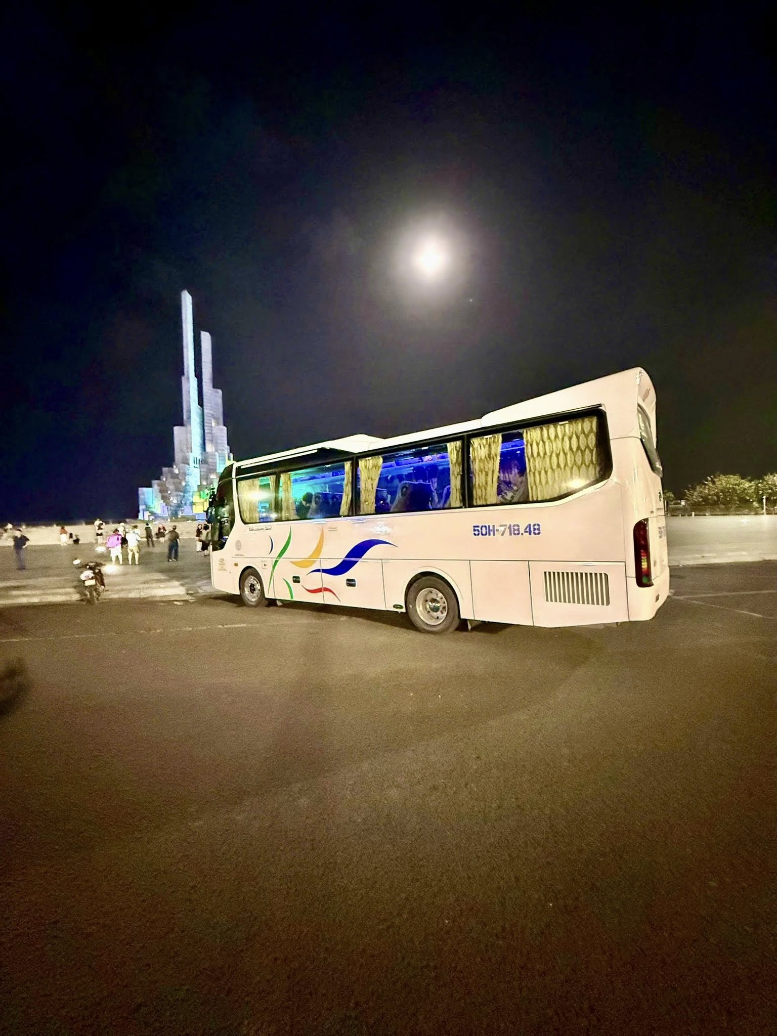 Thuê xe 29 chỗ có tài xế đi tour ngắn ngày