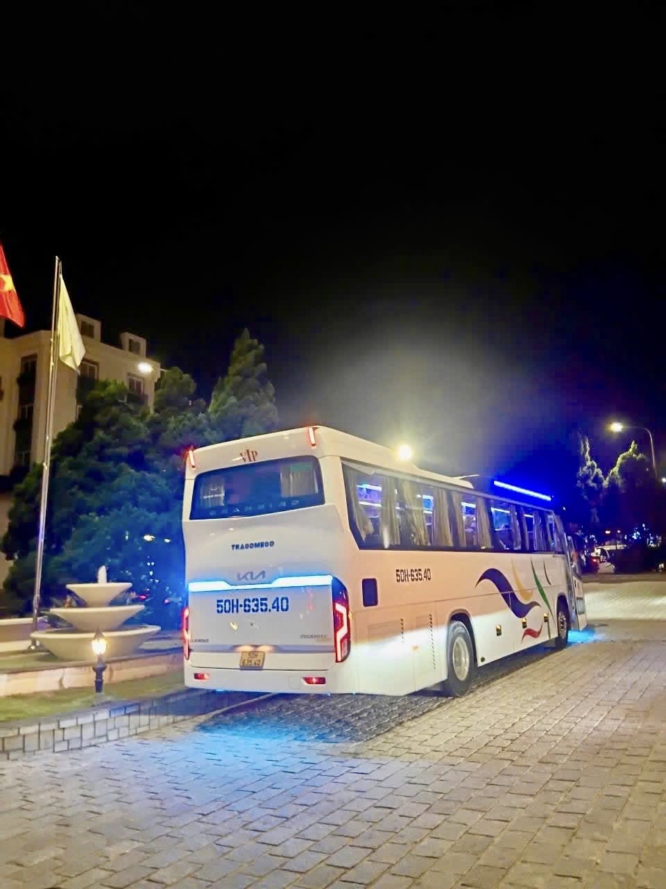 Thuê xe 29 chỗ có tài xế đi tour ngắn ngày