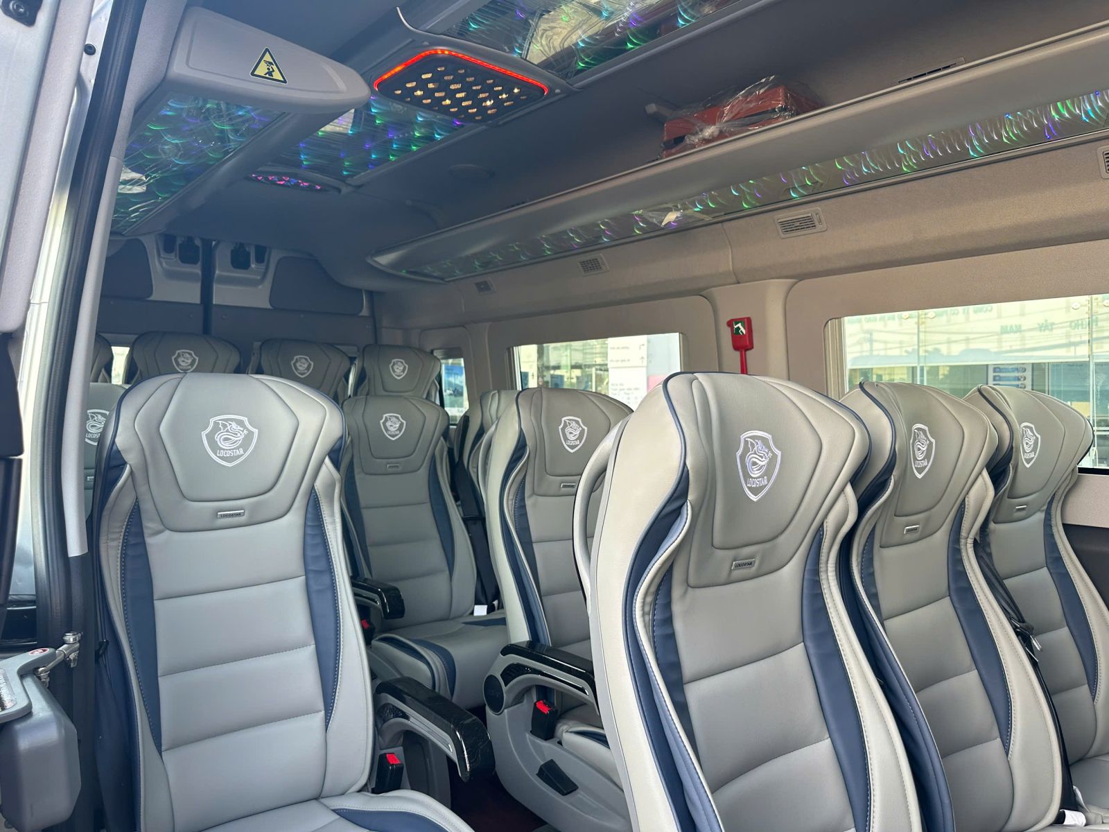 Bảng Báo Giá Thuê Xe Du Lịch 16 Chỗ Tại TPHCM (Sài Gòn)