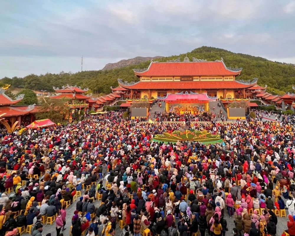 DU LỊCH HOÀNG KHÁNH – Lựa chọn lý tưởng cho chuyến đi lễ chùa từ TP.HCM