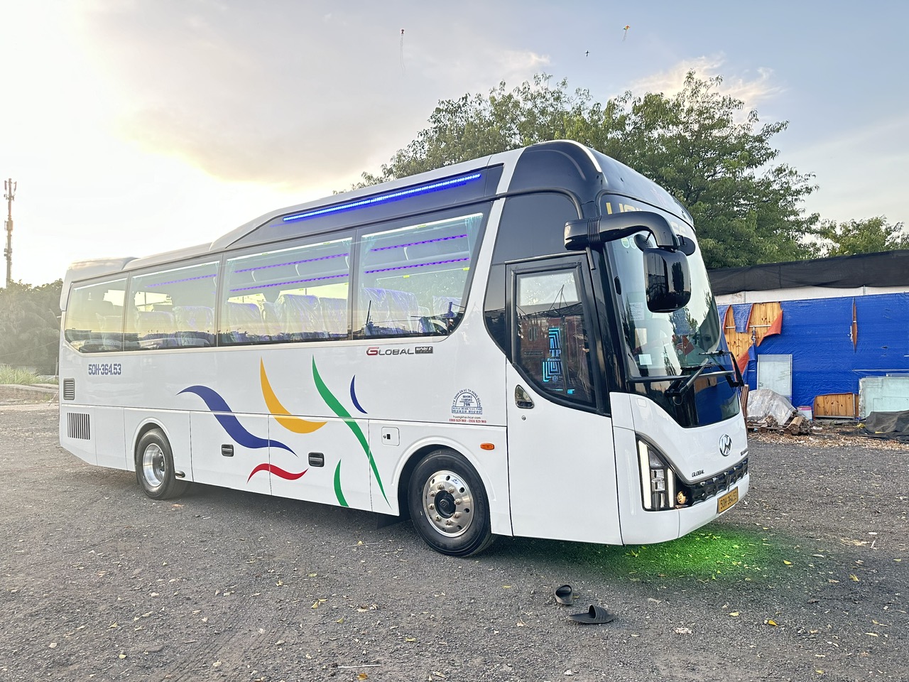 Dịch Vụ Cho Thuê Xe 29 Chỗ Universe Mini Phục Vụ Mùa Hè